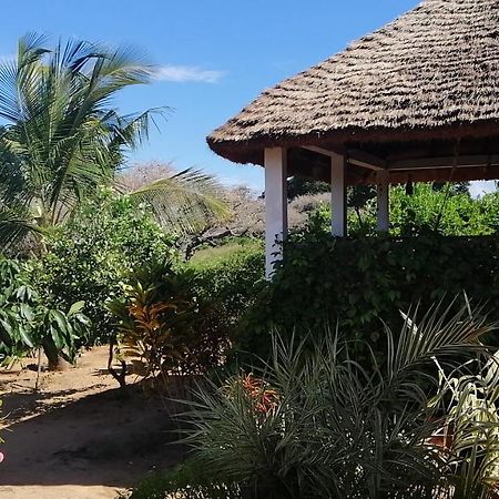 Akine Ti Kasso Piscine Hotel Diembereng ภายนอก รูปภาพ
