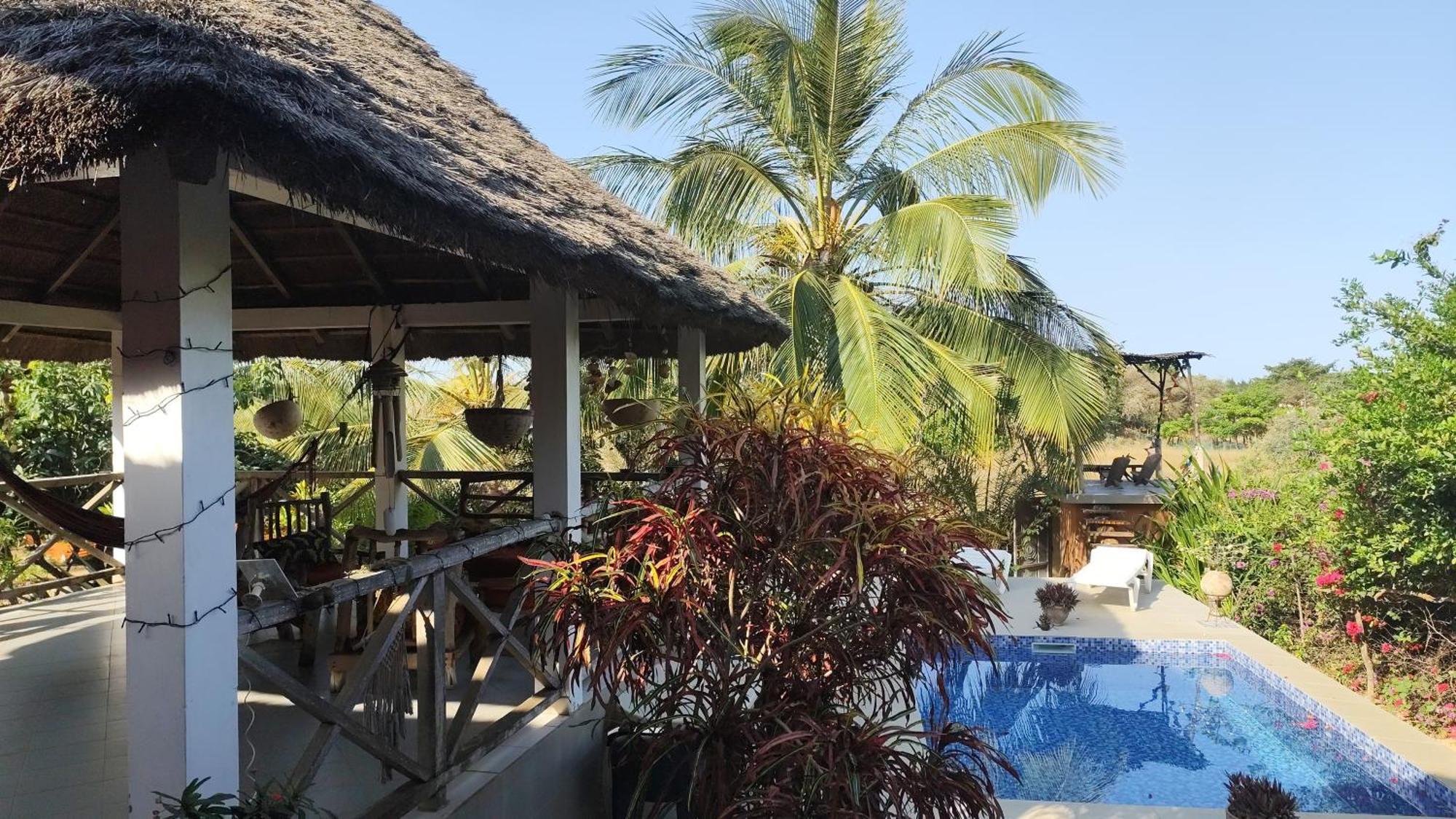 Akine Ti Kasso Piscine Hotel Diembereng ภายนอก รูปภาพ